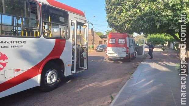 Carreta invade preferencial e bate em ônibus lotado de passageiros em Campo Grande