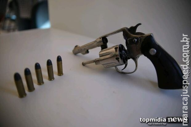 Comerciante é preso com arma e munições no Parque Lageado Comerciante é preso com arma e munições no Parque Lageado