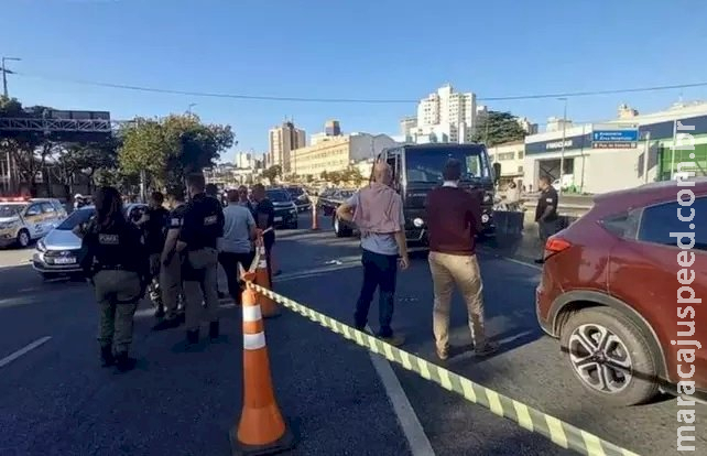 Delegado atira e mata motorista de reboque após briga de trânsito em BH Delegado atira e mata motorista de reboque após briga de trânsito em BH
