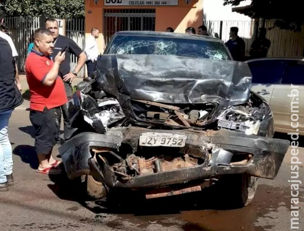 Dois moradores de MS foram atingidos por Hilux desgovernada após execução Dois moradores de MS foram atingidos por Hilux desgovernada após execução