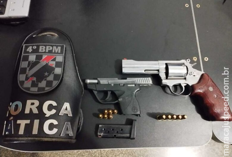 Dois são presos levando armas de fogo e drogas em caminhonete Dois são presos levando armas de fogo e drogas em caminhonete