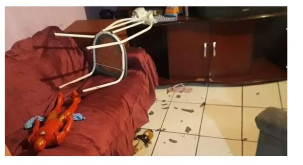 Drogado, filho quebra móveis e ameaça mãe nas Moreninhas Drogado, filho quebra móveis e ameaça mãe nas Moreninhas