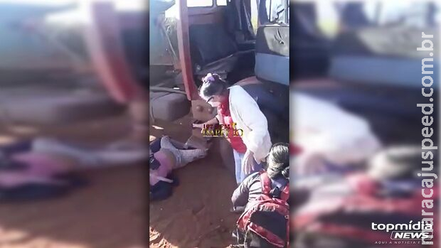 Família se desespera ao ver mulher esmagada por caminhão na fronteira Família se desespera ao ver mulher esmagada por caminhão na fronteira