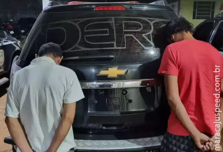 Foragidos por tráfico pulam muros de residências, mas acabam presos Foragidos por tráfico pulam muros de residências, mas acabam presos
