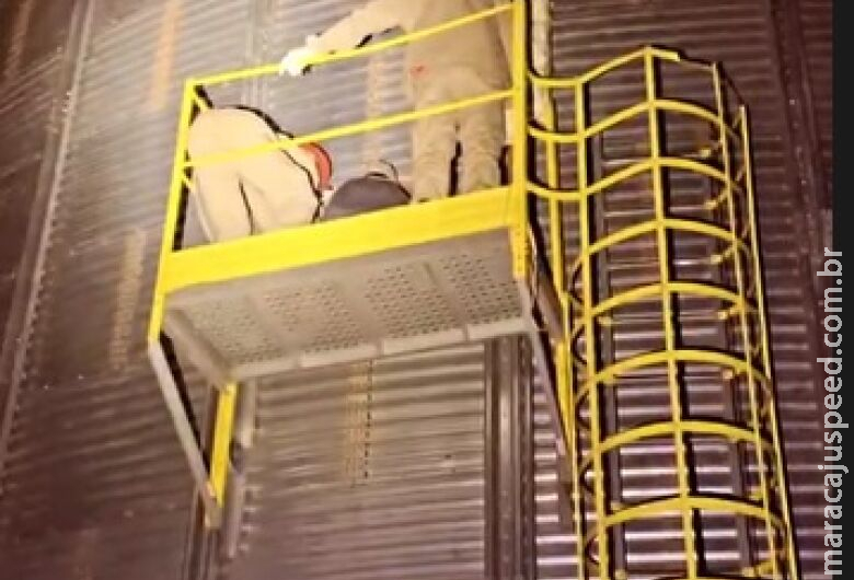 Funcionário morre soterrado em silo de grãos de fazenda Funcionário morre soterrado em silo de grãos de fazenda