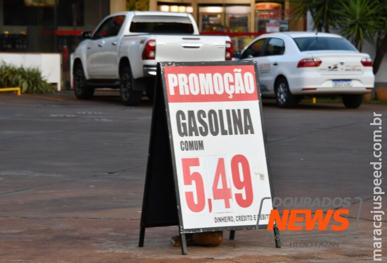 Gasolina fica mais barata nas refinarias a partir desta quarta-feira Gasolina fica mais barata nas refinarias a partir desta quarta-feira