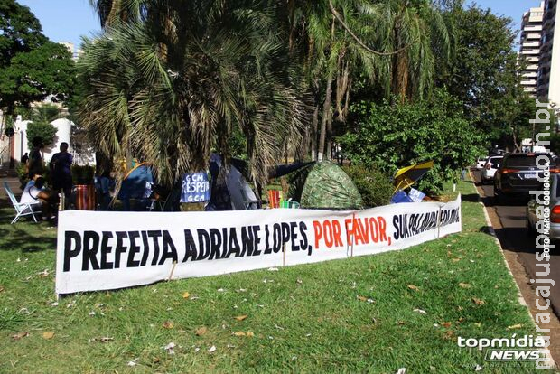 Guardas Municipais de Campo Grande acampam em frente à prefeitura após acordo não ser cumprido