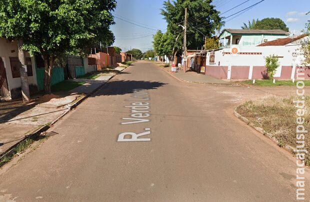 Homem é esfaqueado e socorrido com as vísceras expostas no Tarumã Homem é esfaqueado e socorrido com as vísceras expostas no Tarumã