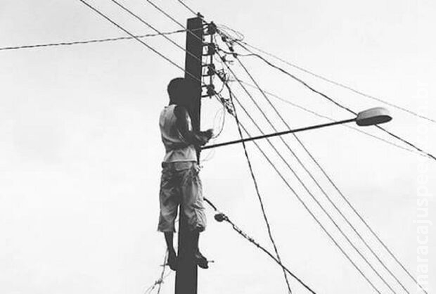 Homem é preso em flagrante roubando fio de rede elétrica em Ponta Porã Homem é preso em flagrante roubando fio de rede elétrica em Ponta Porã