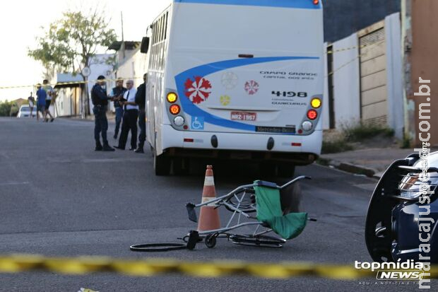 Homem em cadeira de rodas morre atropelado por ônibus no Zé Pereira