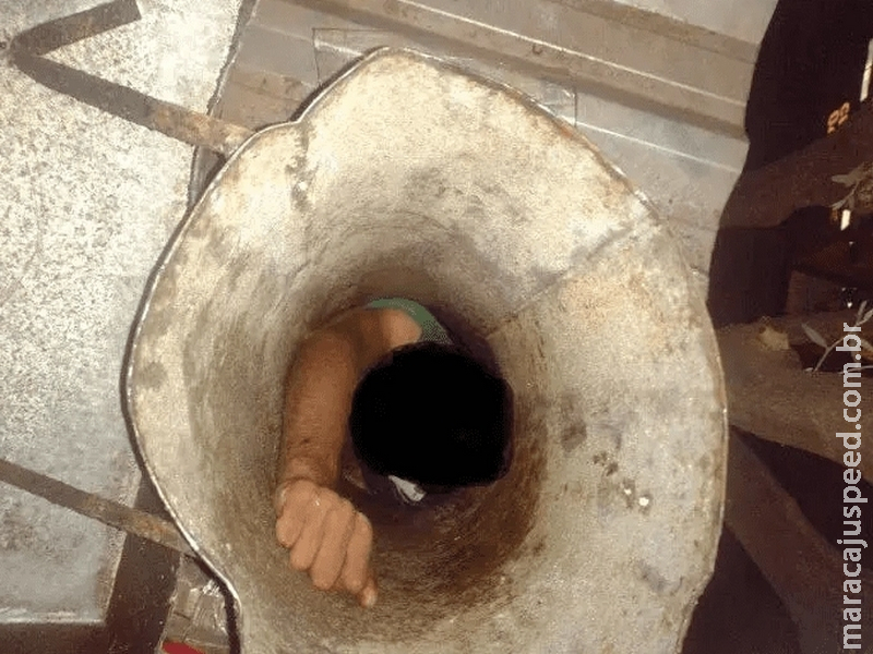 Ladrão fica entalado em chaminé ao tentar furtar padaria em MG Ladrão fica entalado em chaminé ao tentar furtar padaria em MG