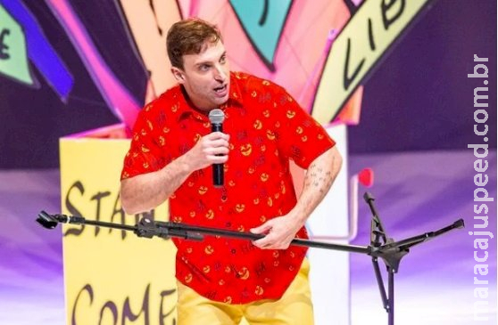 Léo Lins posta foto inusitada para insinuar “censura” após ser demitido do SBT