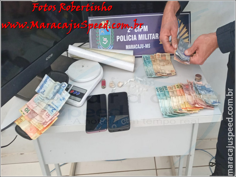 Maracaju: Polícia Militar fecha boca de fumo na Vila Juquita, prende homem em flagrante e detém adolescentes por tráfico de drogas Maracaju: Polícia Militar fecha boca de fumo na Vila Juquita, prende homem em flagrante e detém adolescentes por tráfico de drogas
