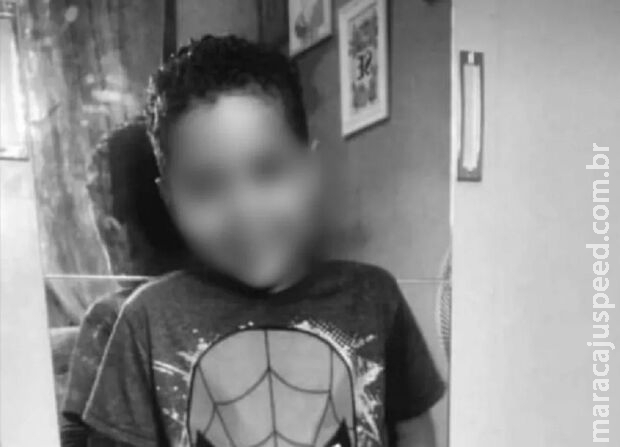 Menino de 9 anos morre após pegar arma do pai e atirar na cabeça em SP Menino de 9 anos morre após pegar arma do pai e atirar na cabeça em SP