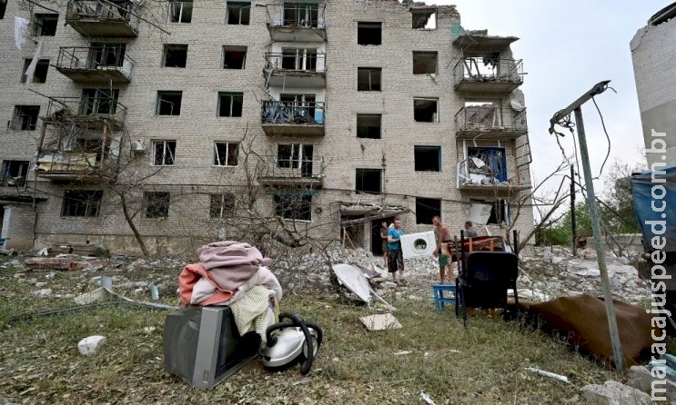 Míssil russo atinge edifício residencial e deixa 15 mortos no leste da Ucrânia