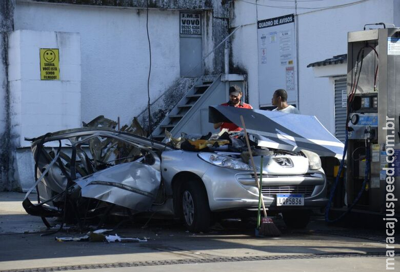 Morre motorista de carro que explodiu em posto no Rio.