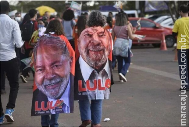 Mulher com camisa do Lula denuncia ameaça de PM: Mulher com camisa do Lula denuncia ameaça de PM: