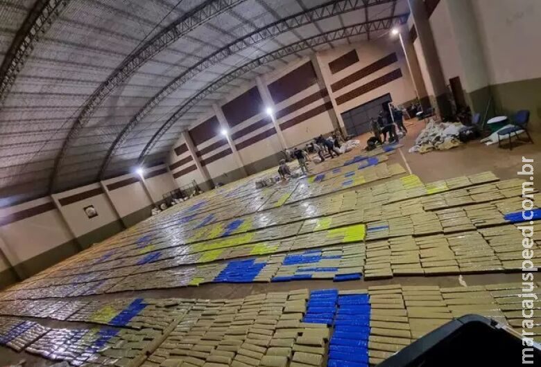 Polícia apreende 22 toneladas de maconha em "colônia" do tráfico Polícia apreende 22 toneladas de maconha em "colônia" do tráfico