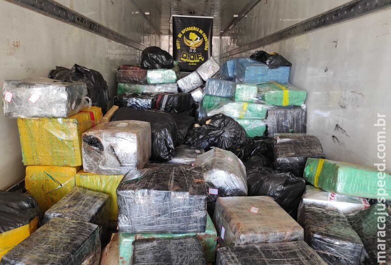 Polícia apreende 3t de drogas escondida em carga de perecíveis na Perimetral Norte Polícia apreende 3t de drogas escondida em carga de perecíveis na Perimetral Norte
