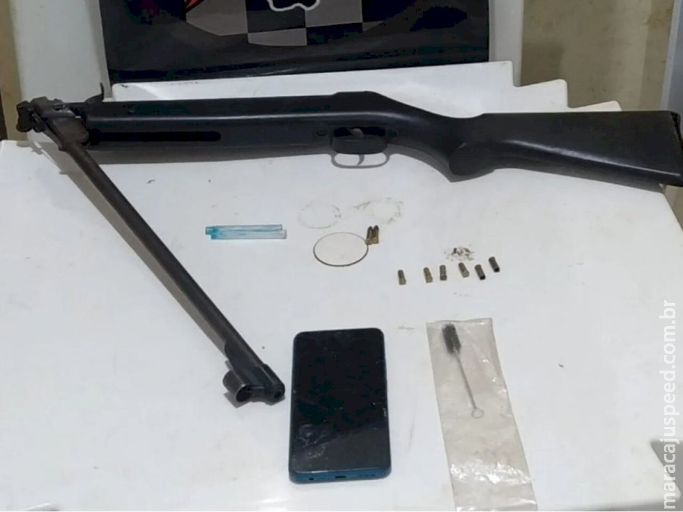 Polícia apreende arma de fogo e prende homem por seu porte ilegal Polícia apreende arma de fogo e prende homem por seu porte ilegal
