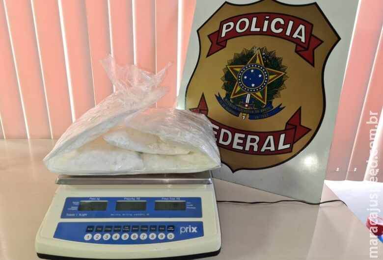 Polícia apreende cocaína e prende quatro bolivianos em ônibus clandestino no MS Polícia apreende cocaína e prende quatro bolivianos em ônibus clandestino no MS