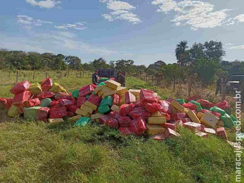 Polícia descobre carga de maconha enterrada em fazenda na fronteira de MS Polícia descobre carga de maconha enterrada em fazenda na fronteira de MS