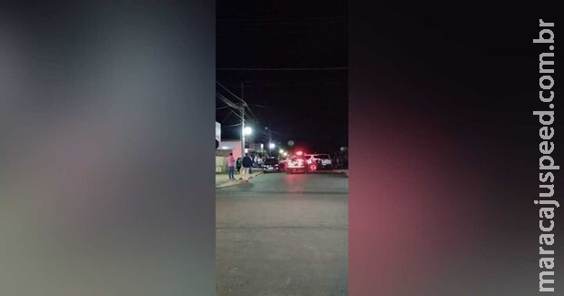Três pessoas são baleadas em frente a academia em Antônio João Três pessoas são baleadas em frente a academia em Antônio João