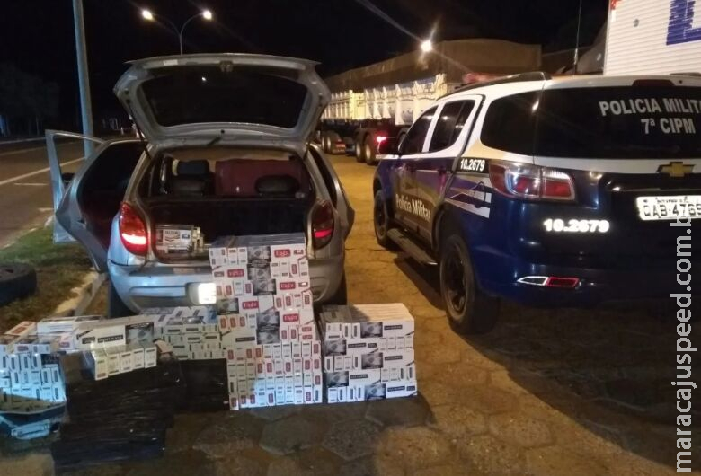 Veículo carregado com mais de quatro mil maços de cigarros é apreendido Veículo carregado com mais de quatro mil maços de cigarros é apreendido
