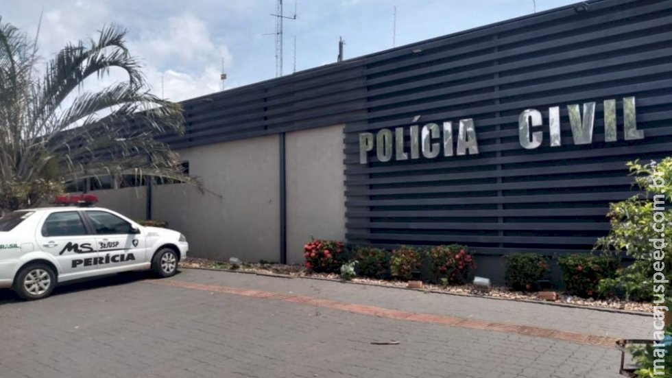 Após ser agredida, mulher esfaqueia marido na costela em frente à praça de Bonito Após ser agredida, mulher esfaqueia marido na costela em frente à praça de Bonito
