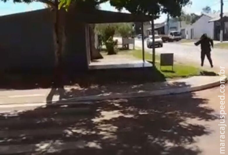 Assaltante troca tiros com a Polícia Militar durante perseguição Assaltante troca tiros com a Polícia Militar durante perseguição