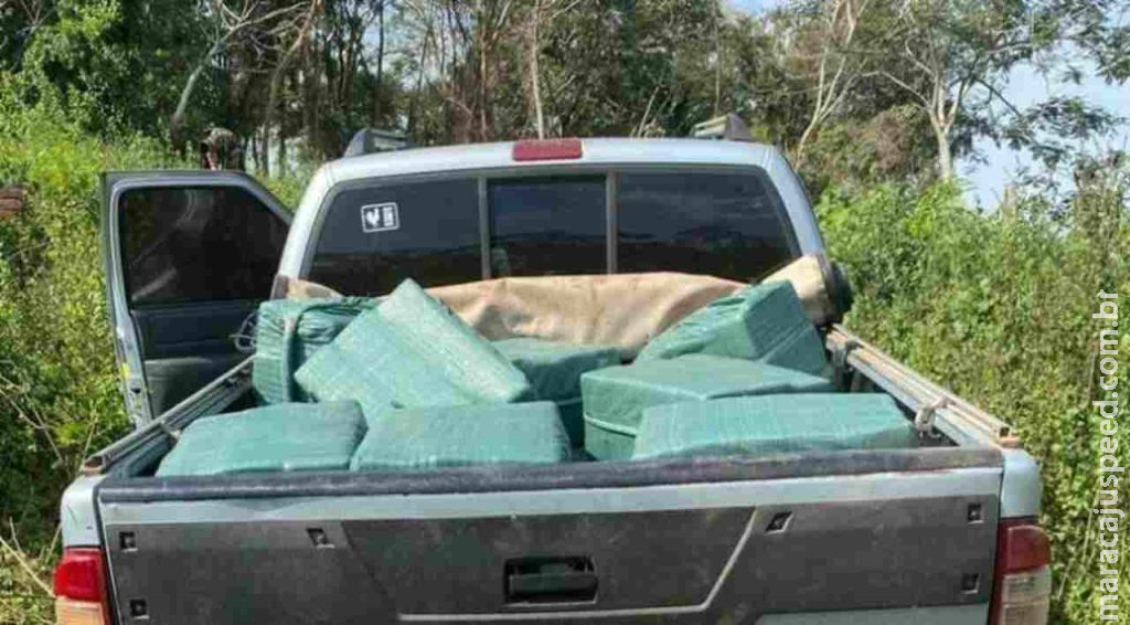 Avião suspende pouso e traficantes abandonam 400 quilos de cocaína no Paraguai Avião suspende pouso e traficantes abandonam 400 quilos de cocaína no Paraguai