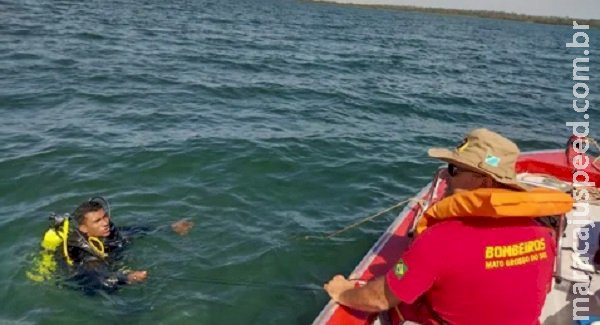 Barco com pescadores vira e homem desaparece em rio de MS Barco com pescadores vira e homem desaparece em rio de MS