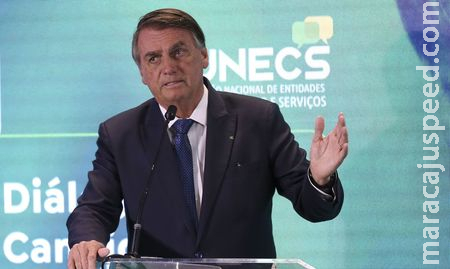 Bolsonaro diz que reajustará salário de servidores em 2023 Bolsonaro diz que reajustará salário de servidores em 2023