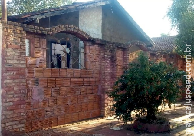 Casa pega fogo e idosa de 72 anos morre em MS Casa pega fogo e idosa de 72 anos morre em MS