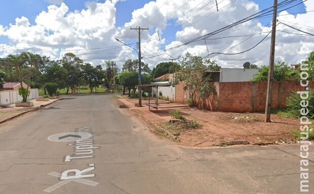 Com faca na mão, bandido rende e rouba mulher no Leblon Com faca na mão, bandido rende e rouba mulher no Leblon