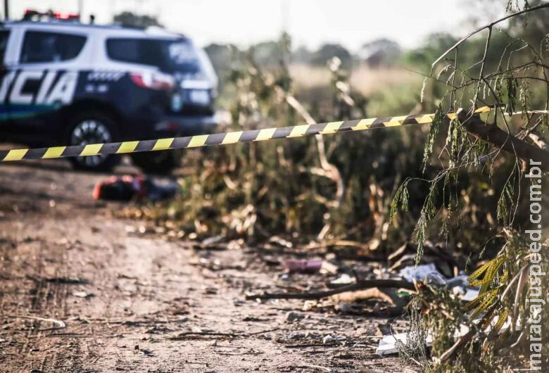 Corpo de homem queimado com óleo diesel é encontrado perto de lixão Corpo de homem queimado com óleo diesel é encontrado perto de lixão