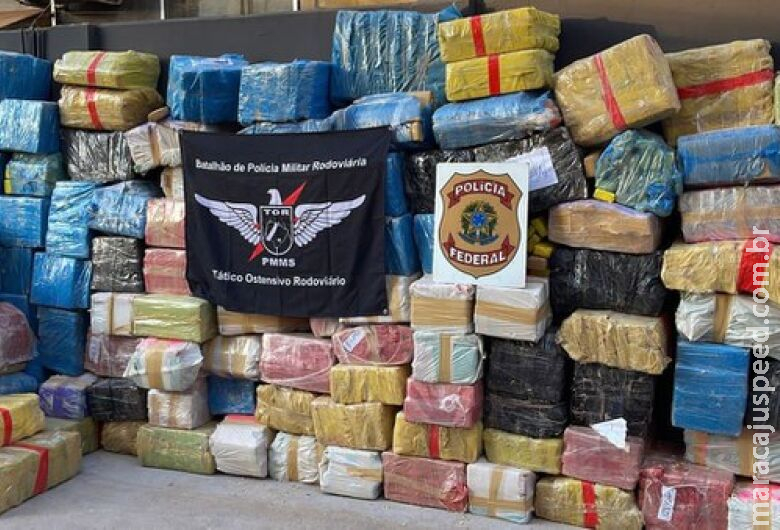 Dois são presos com 4,5 toneladas de maconha escondidas em carreta Dois são presos com 4,5 toneladas de maconha escondidas em carreta