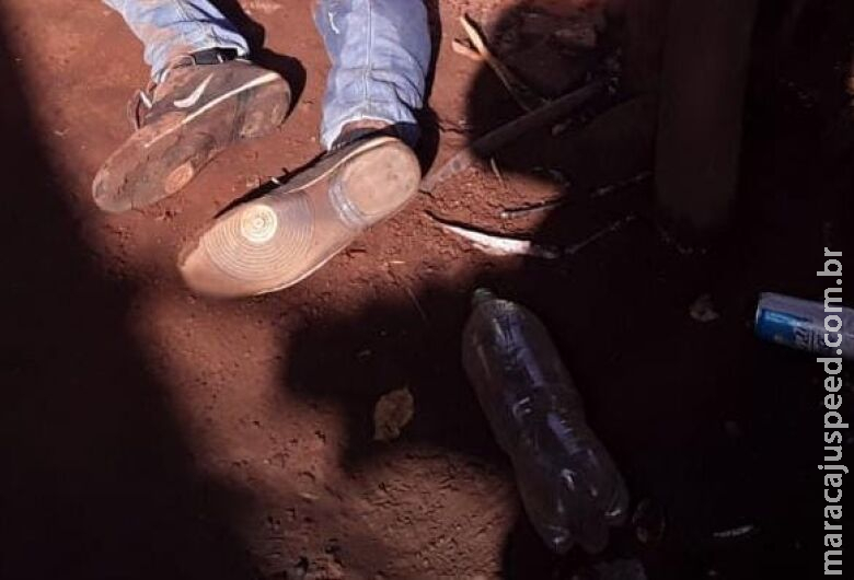 Dupla armada tenta roubar idosa e um dos assaltantes é morto por filha da vítima Dupla armada tenta roubar idosa e um dos assaltantes é morto por filha da vítima