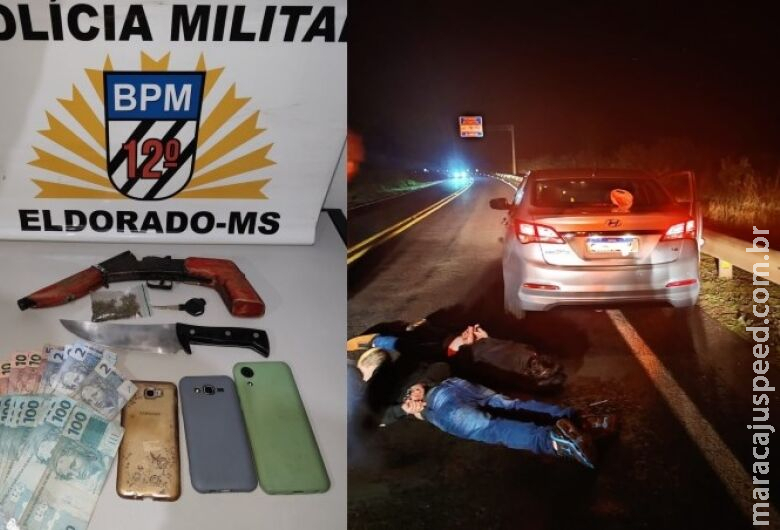 Dupla é detida pela polícia acusada de assaltar casal de idosos Dupla é detida pela polícia acusada de assaltar casal de idosos