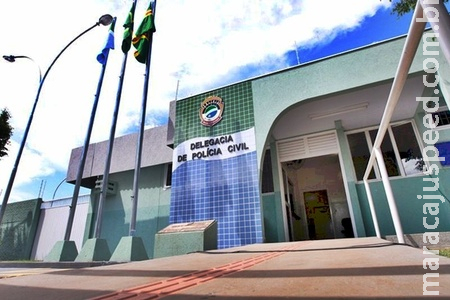 Homem que se acorrentou na Prefeitura é denunciado por desacato, injúria e difamação por médica em Sidrolândia Homem que se acorrentou na Prefeitura é denunciado por desacato, injúria e difamação por médica em Sidrolândia