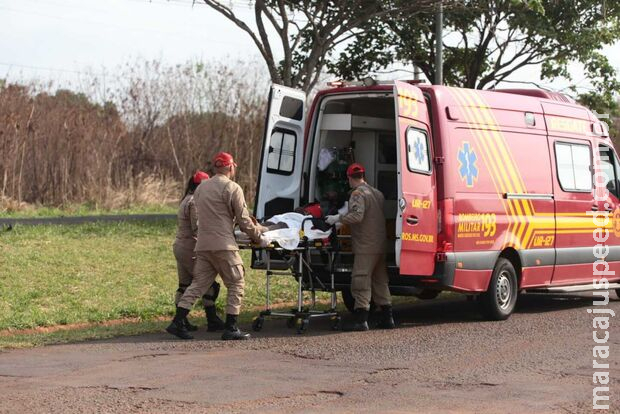 Homem seminu é encontrado fraco e desorientado em vala da Duque de Caxias