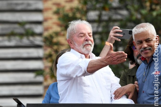 Lula inicia campanha, promete reajuste na tabela do IR e manutenção do Auxílio Brasil a R$ 600 Lula inicia campanha, promete reajuste na tabela do IR e manutenção do Auxílio Brasil a R$ 600