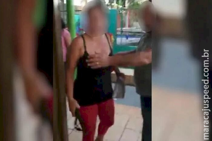 Mãe dá chineladas no rosto de diretora de escola infantil em Goiânia Mãe dá chineladas no rosto de diretora de escola infantil em Goiânia