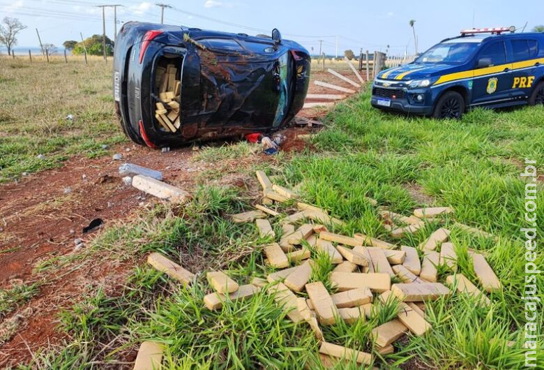 Motorista que capotou carro com mais de meia tonelada de maconha disse que receberia R$ 5 mil Motorista que capotou carro com mais de meia tonelada de maconha disse que receberia R$ 5 mil