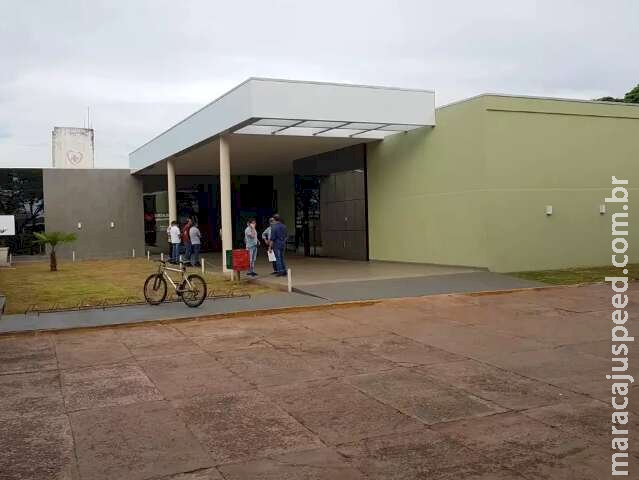 Mulher é esfaqueada 3 vezes no peito e abandonada em hospital pelo namorado Mulher é esfaqueada 3 vezes no peito e abandonada em hospital pelo namorado