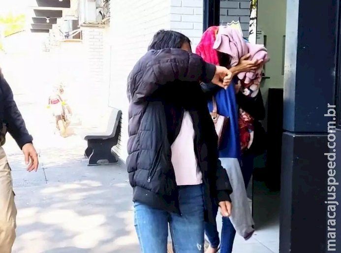 Mulheres são presas com maconha pedindo carona entre Dourados e Caarapó Mulheres são presas com maconha pedindo carona entre Dourados e Caarapó
