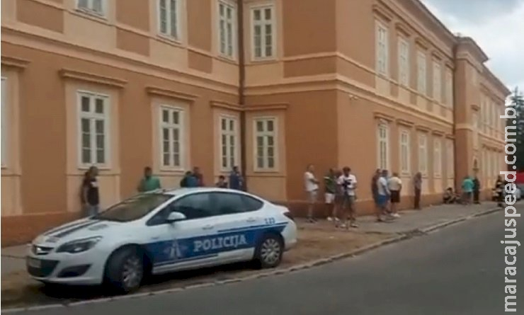 Onze pessoas morrem em Montenegro após atirador abrir fogo durante briga de família Onze pessoas morrem em Montenegro após atirador abrir fogo durante briga de família