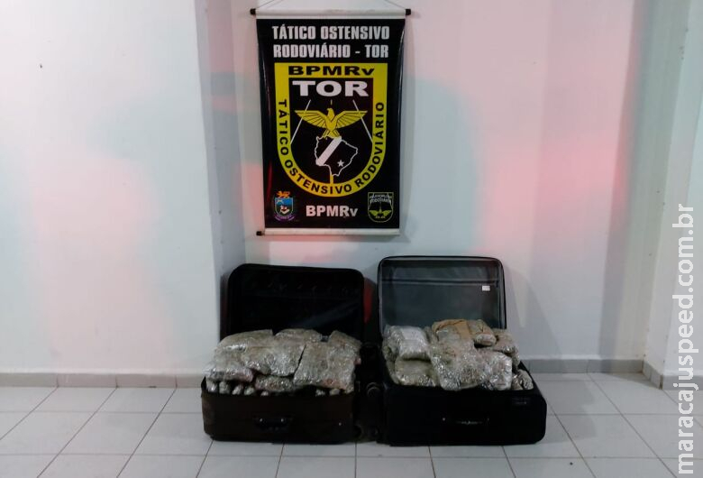 Passageiras são flagradas com quase meio milhão de reais em cocaína e Passageiras são flagradas com quase meio milhão de reais em cocaína e