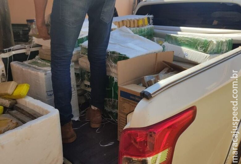 Polícia prende trio descarregando maconha em quintal de residência em Dourados Polícia prende trio descarregando maconha em quintal de residência em Dourados