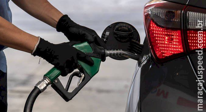 Preços dos combustíveis e das contas de luz caem e puxam a maior deflação da história